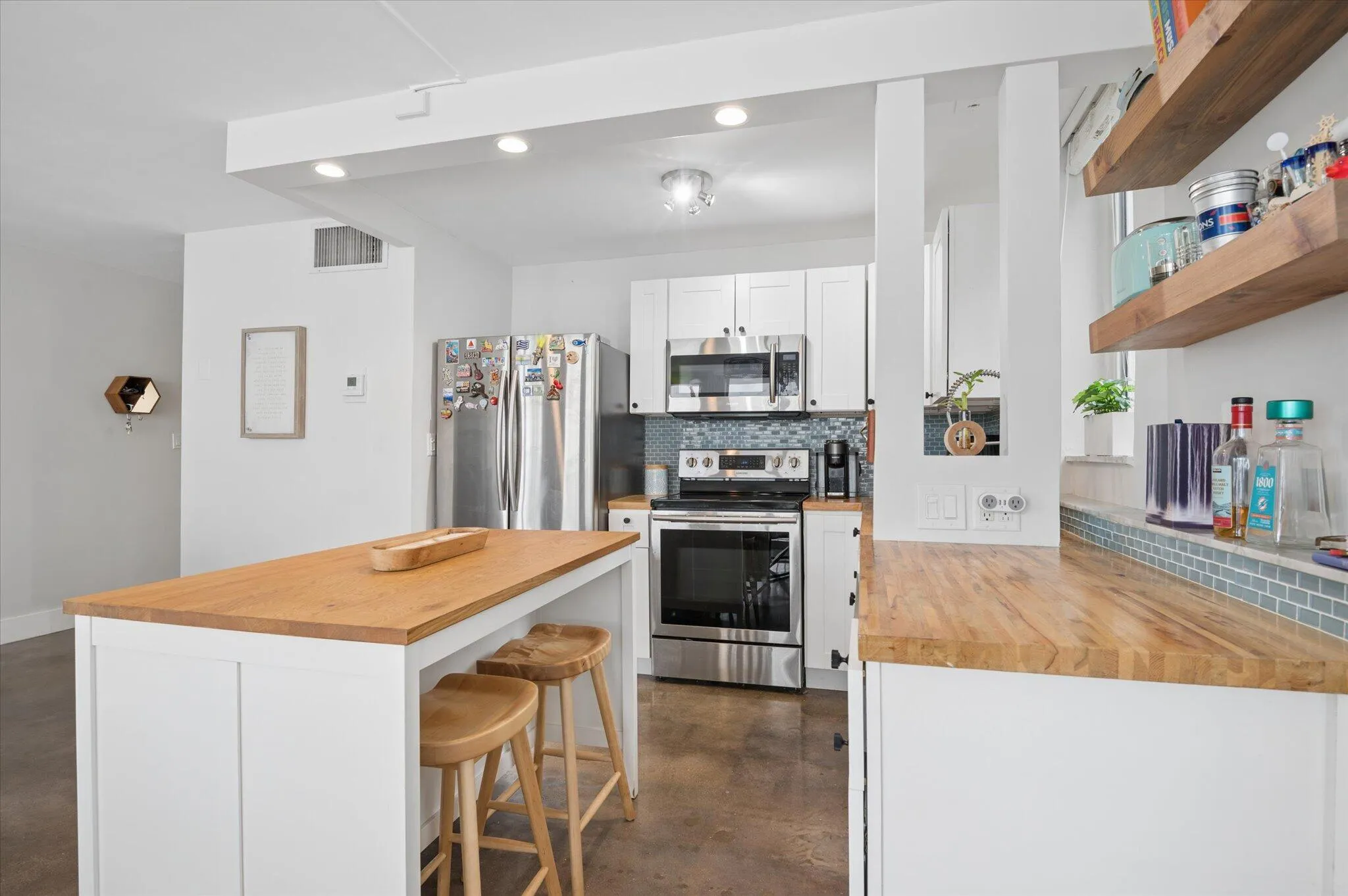 07-Carbonara-524 Orton Ave #201-7