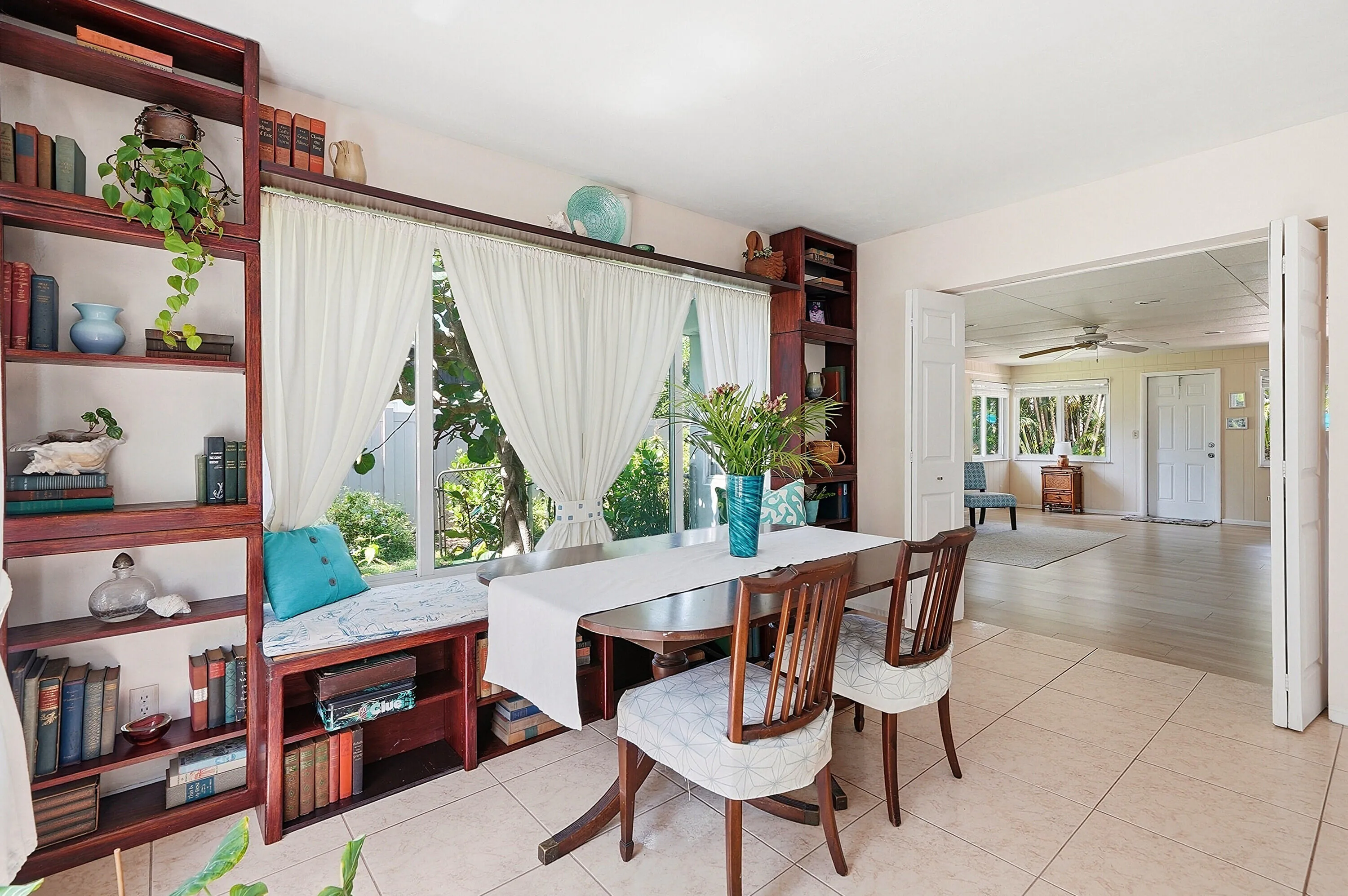 14_dining area