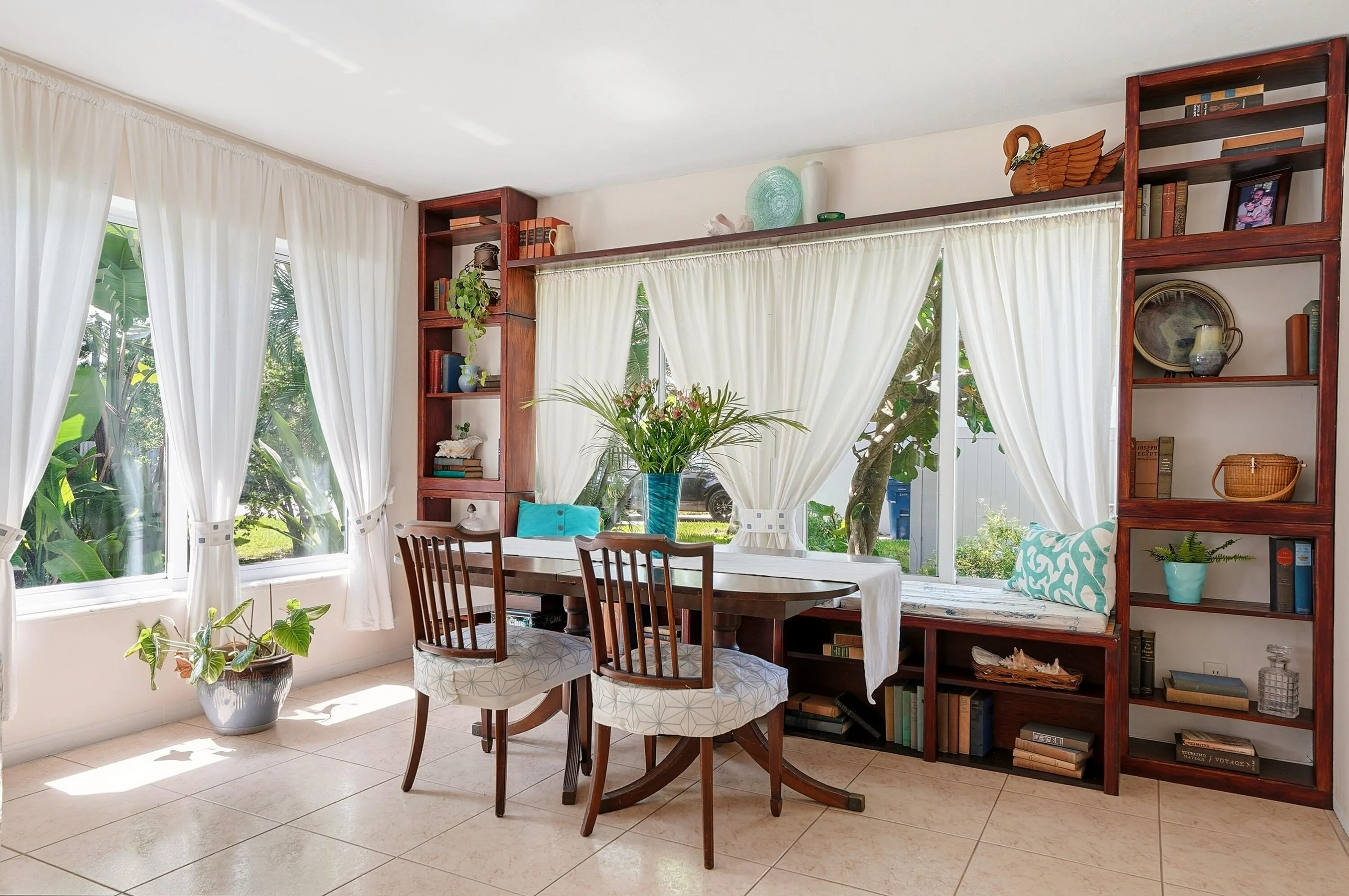 19_dining area