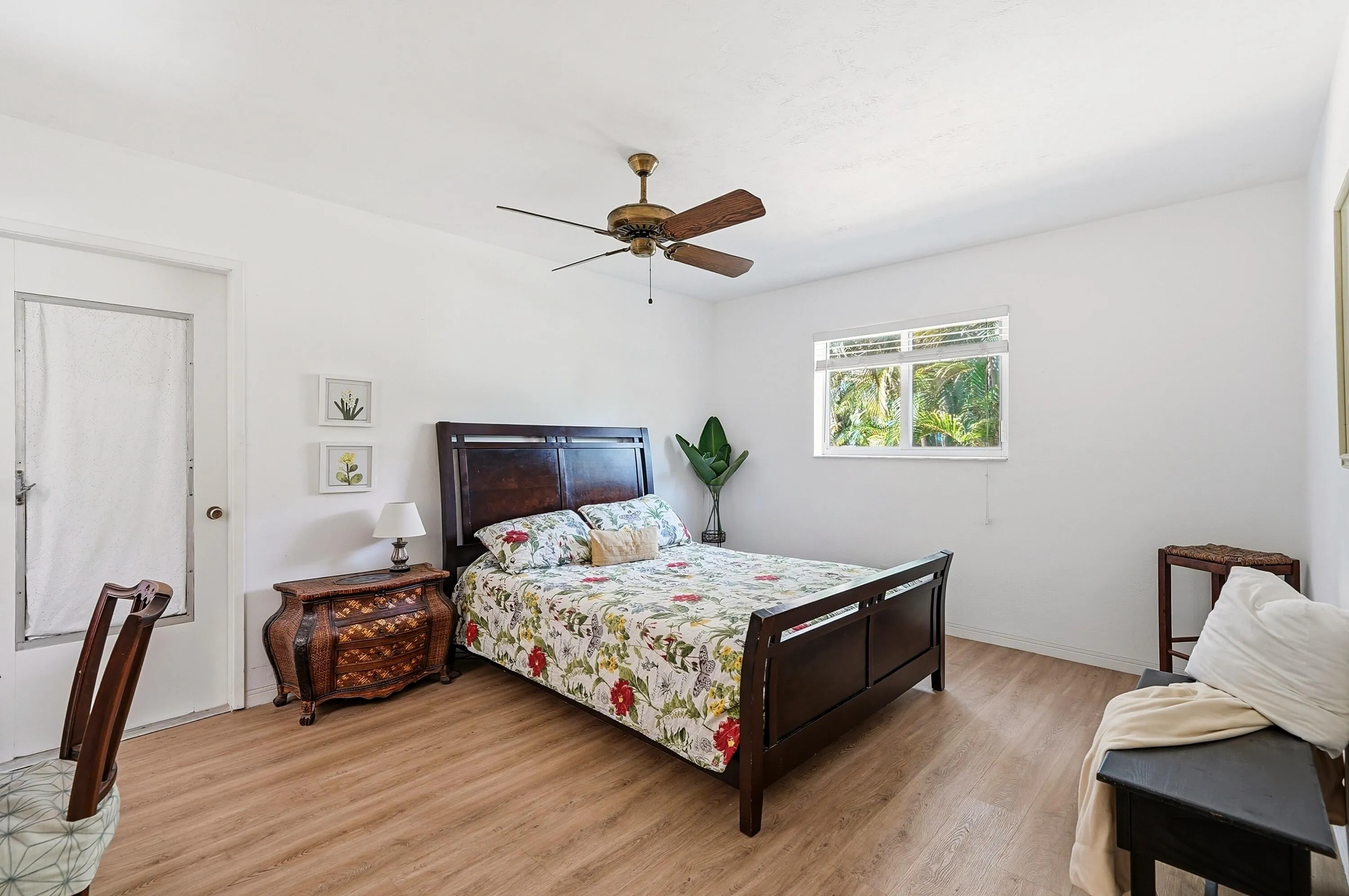 21_primary bedroom