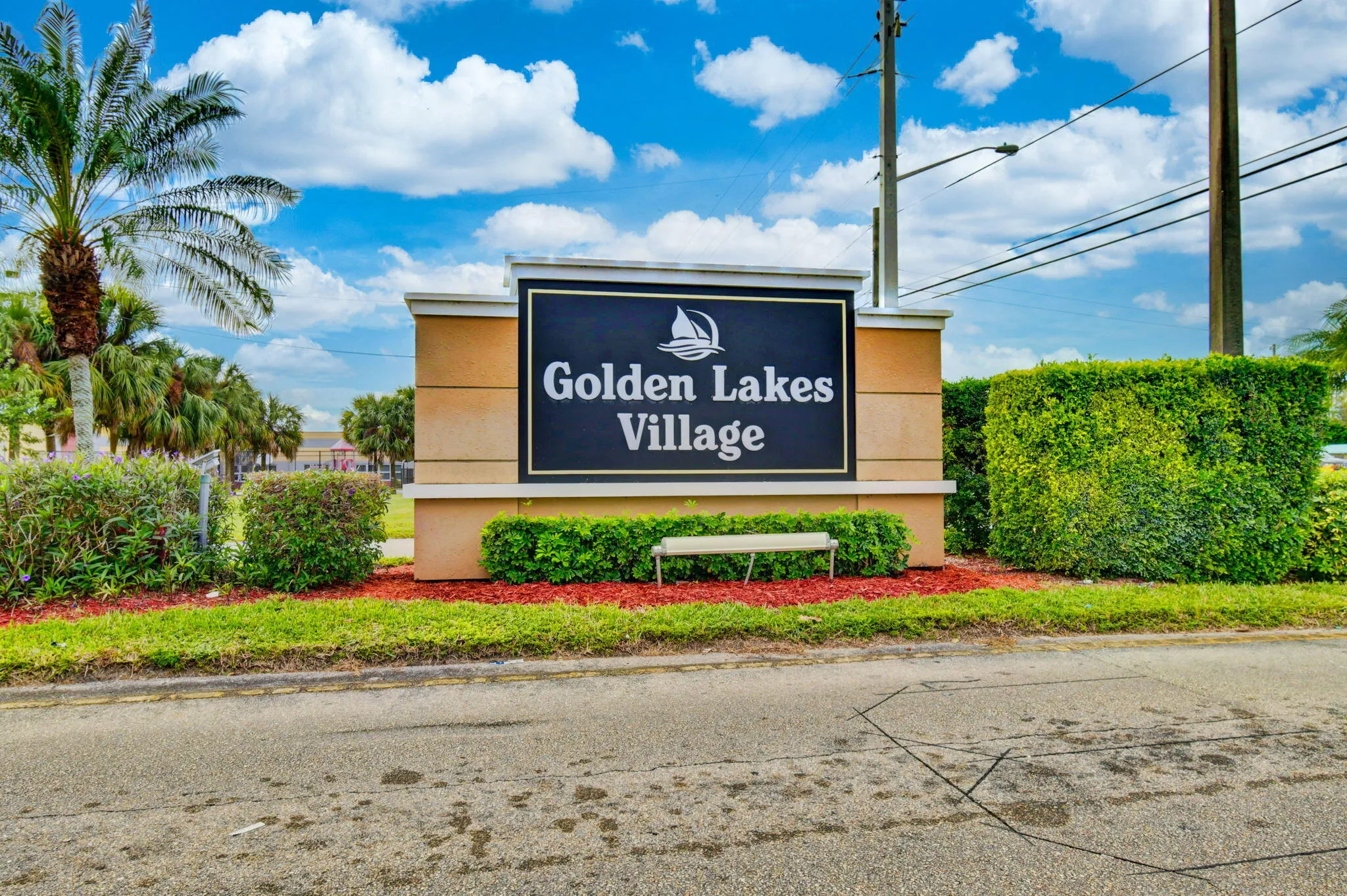 60-web-or-mls-Golden Lakes clubhouse A (