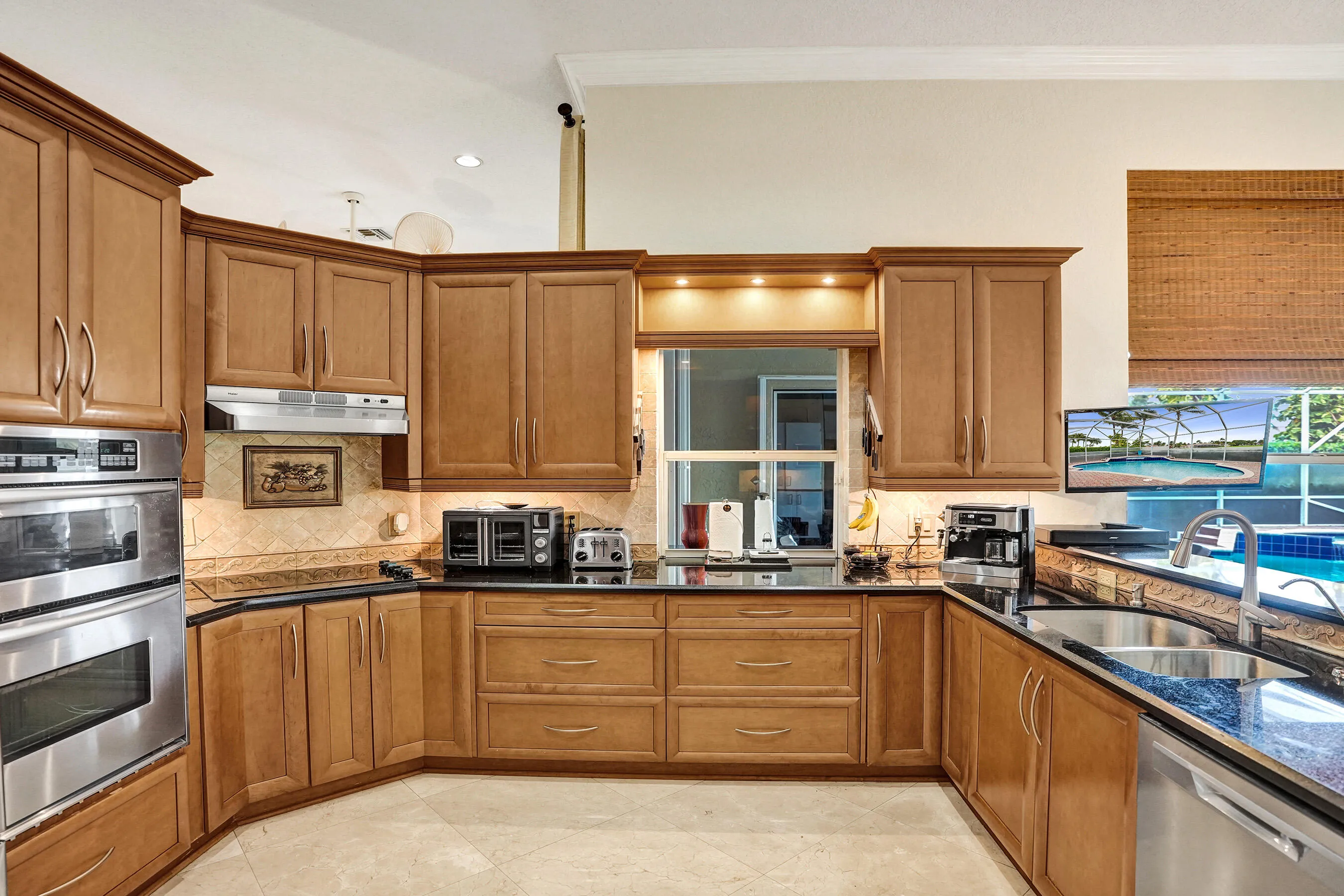Well equipped kitchen