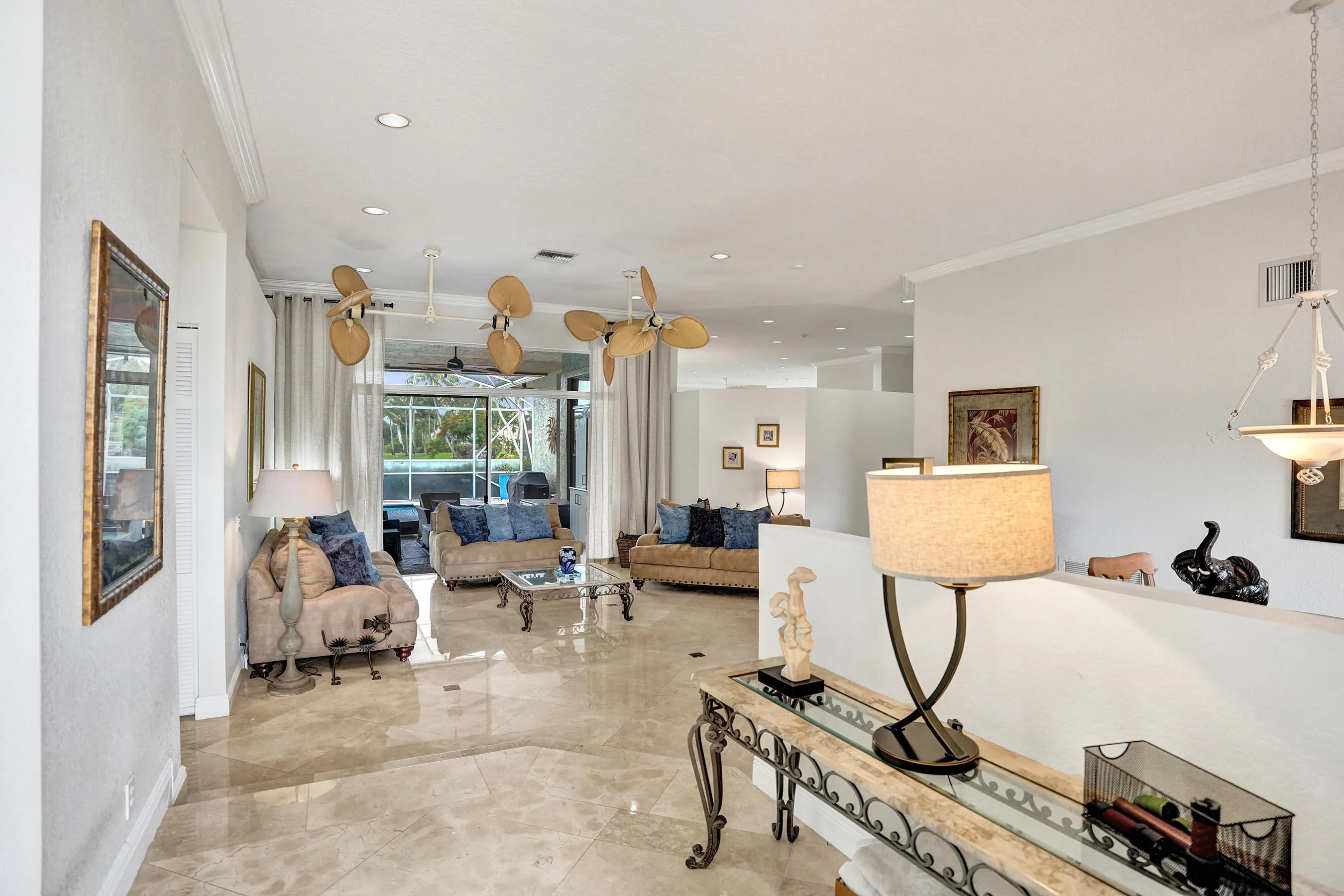 Foyer/Den