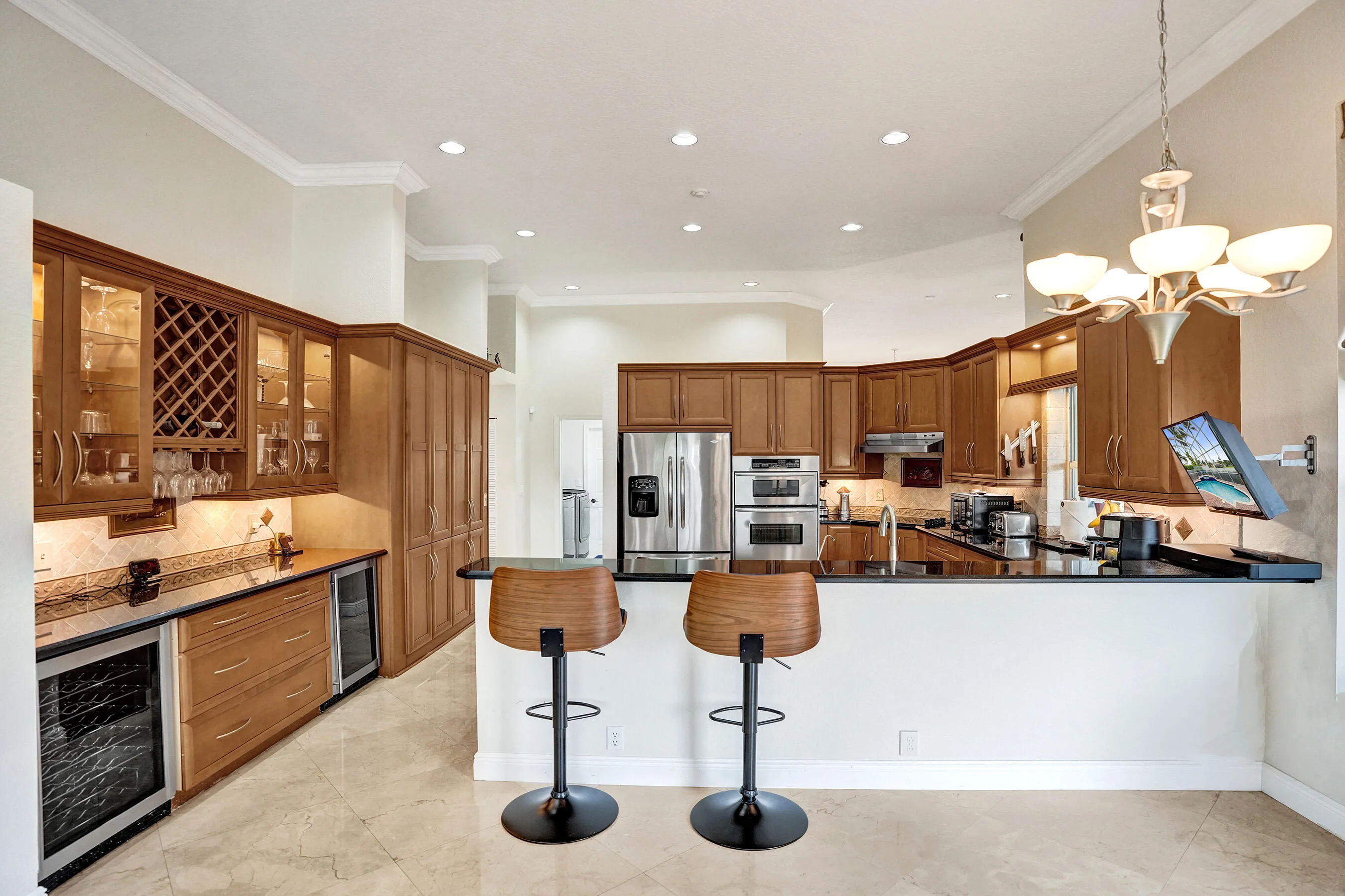 Breakfast bar & nook