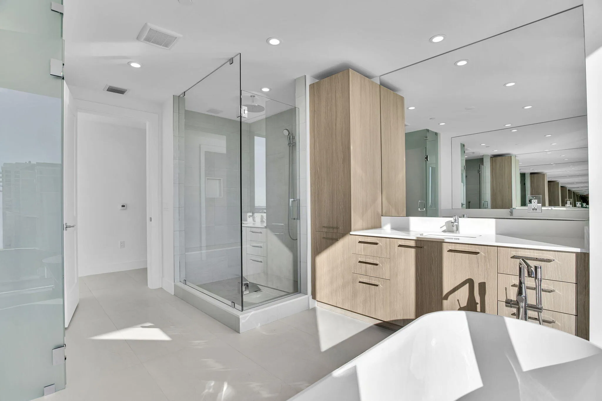 Owner's suite bath