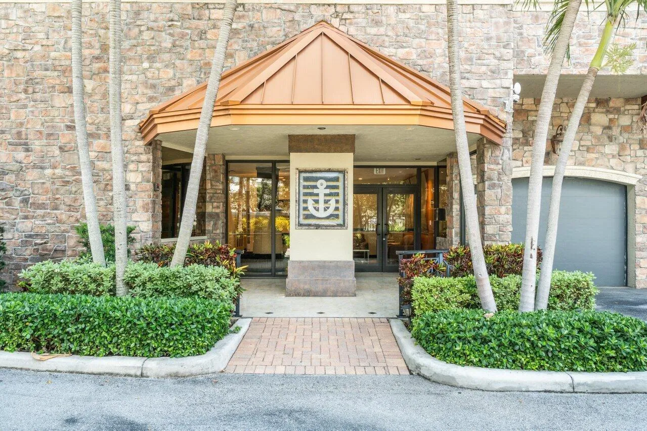 Entrance Delray Harbour Club