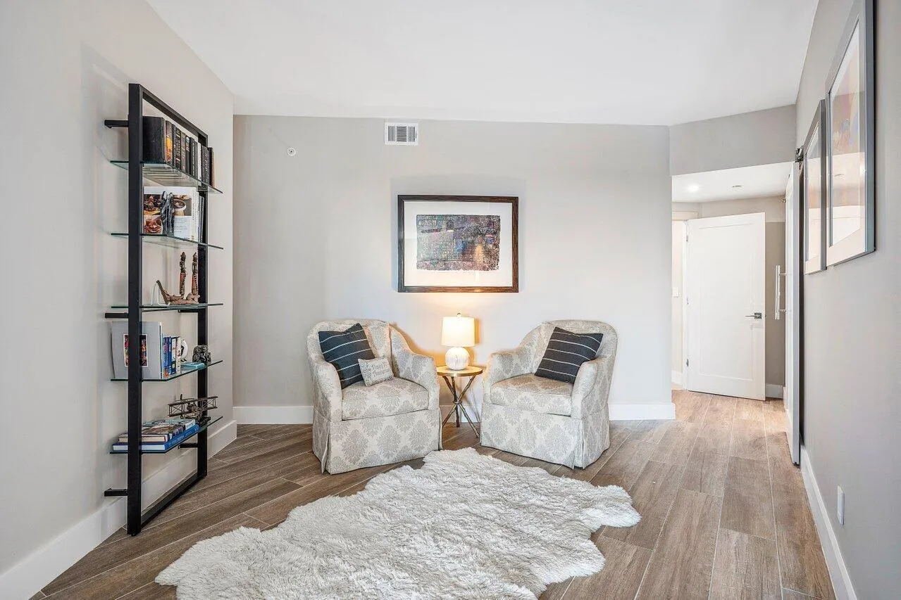 primary bedroom sitting area