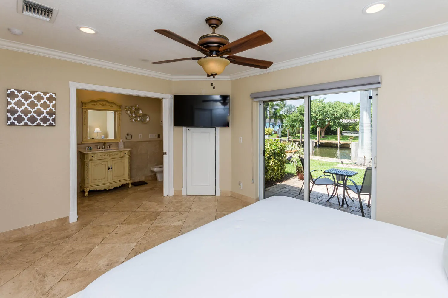 817 NE 71st St Boca Raton FL-large-032-0