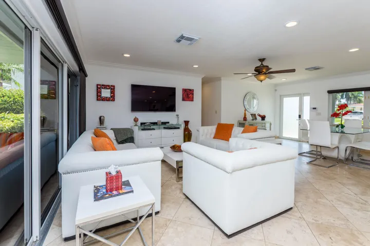 817 NE 71st St Boca Raton FL-large-014-0
