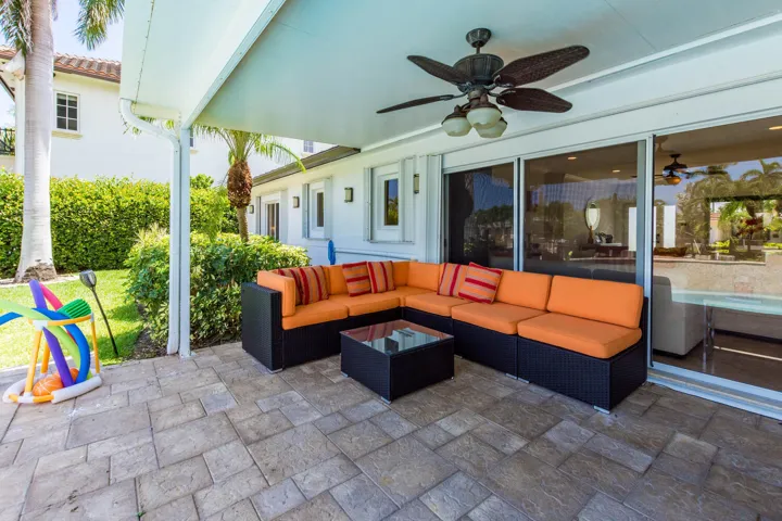817 NE 71st St Boca Raton FL-large-059-0