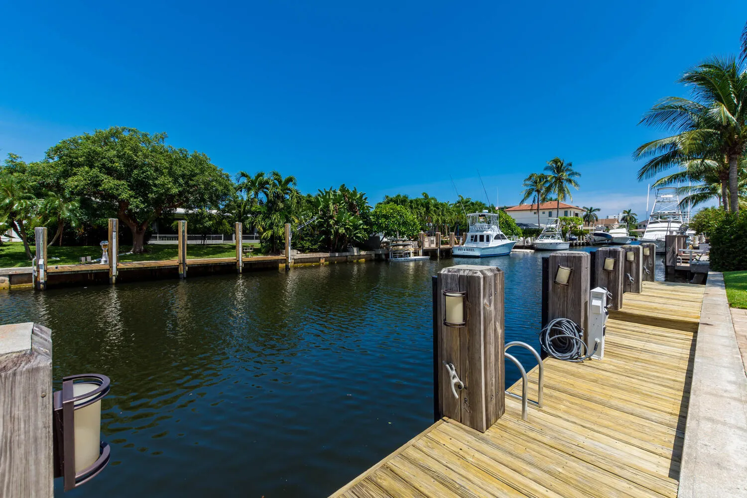 817 NE 71st St Boca Raton FL-large-087-0