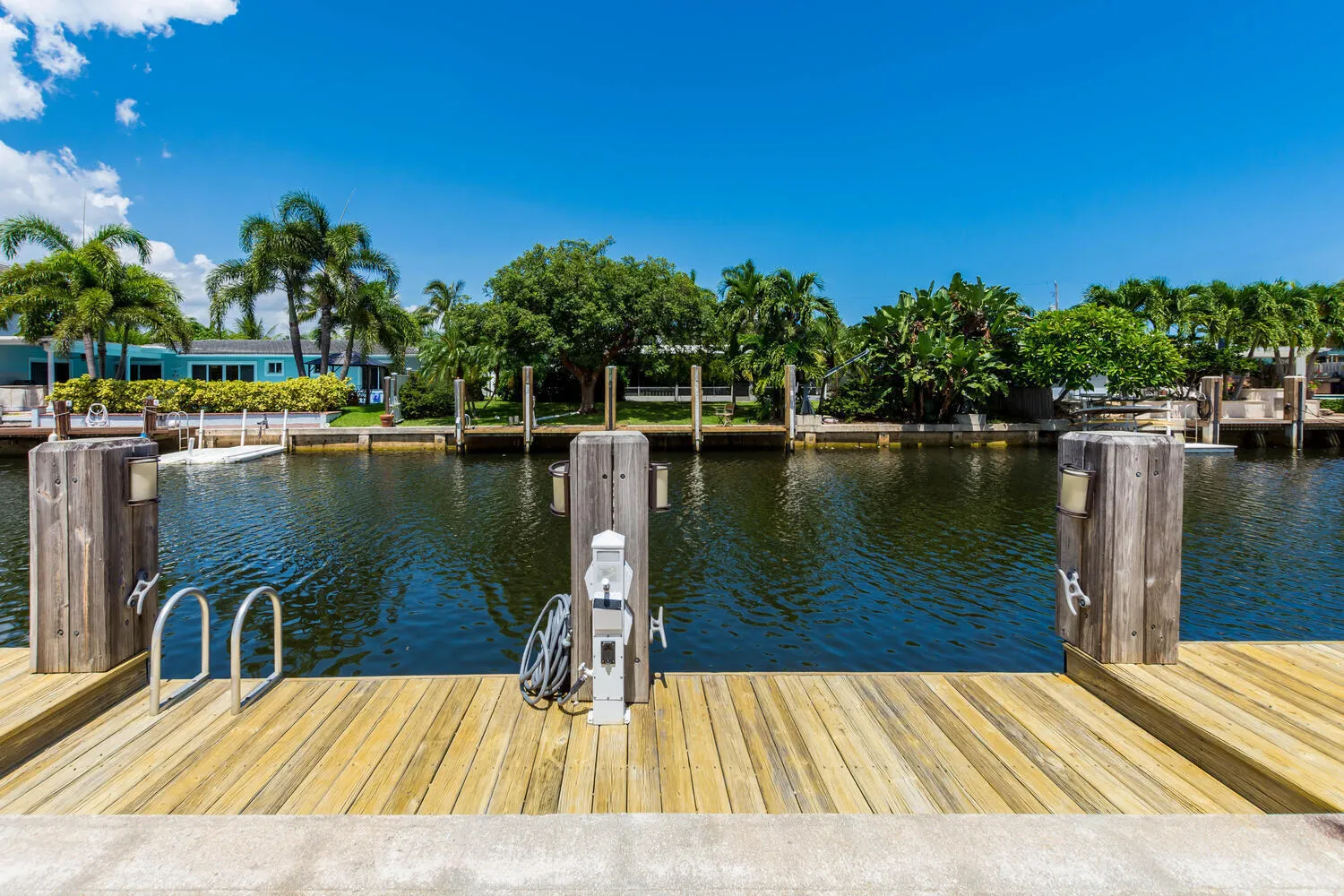 817 NE 71st St Boca Raton FL-large-086-0
