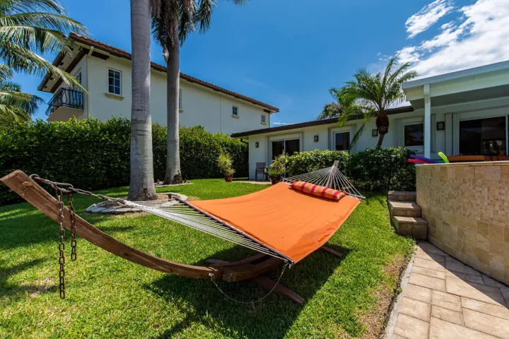817 NE 71st St Boca Raton FL-large-081-0