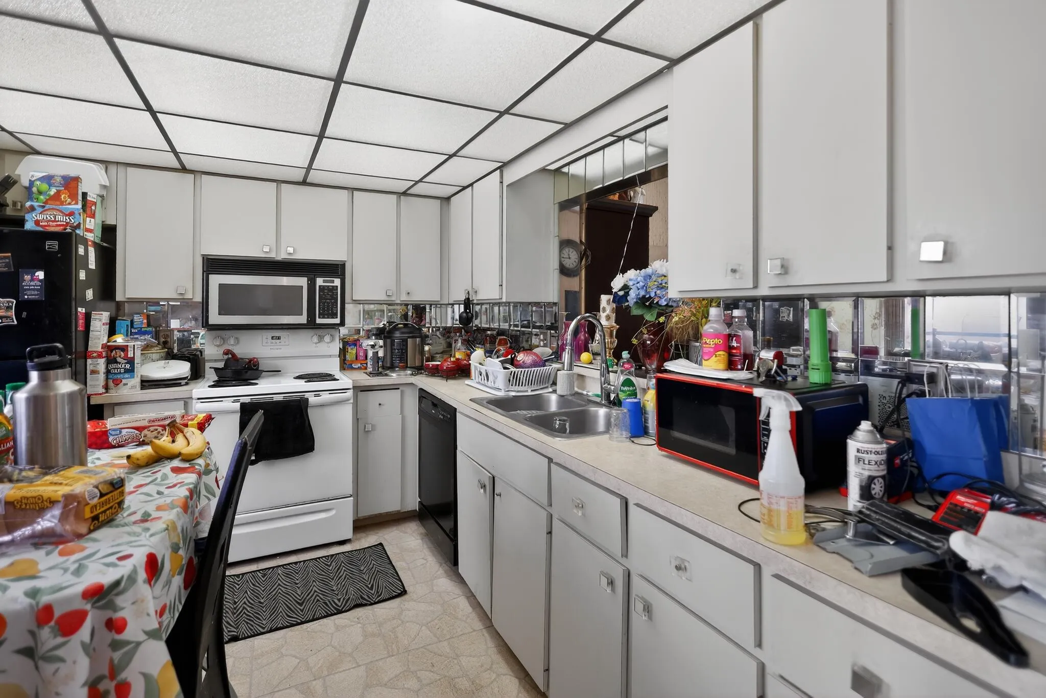 15_6126_Fairfield_Cir-Kitchen-9225