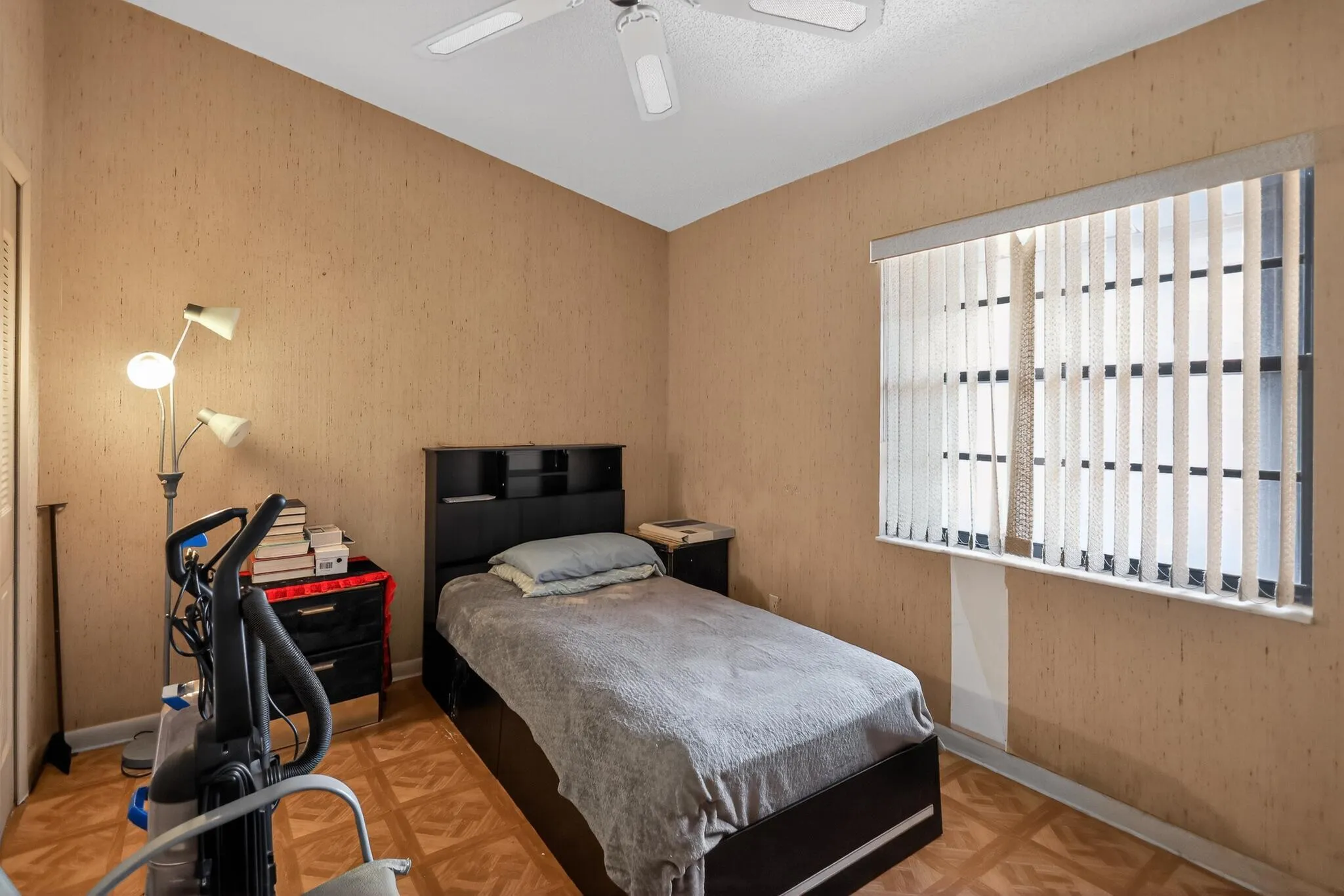 24_6126_Fairfield_Cir-Bedroom-9216
