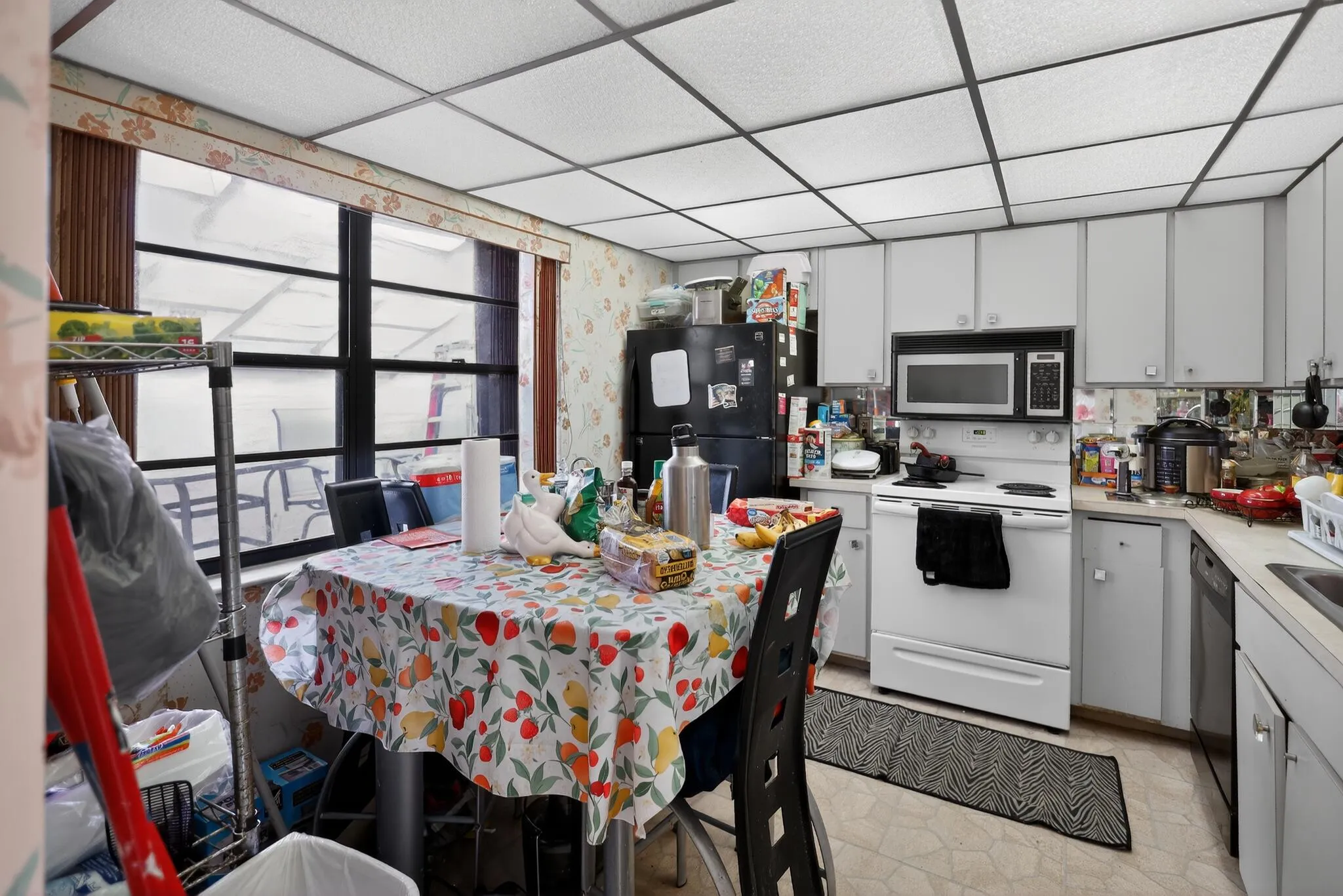 14_6126_Fairfield_Cir-Kitchen-9226
