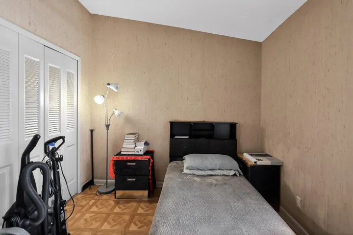 21_6126_Fairfield_Cir-Bedroom-9232