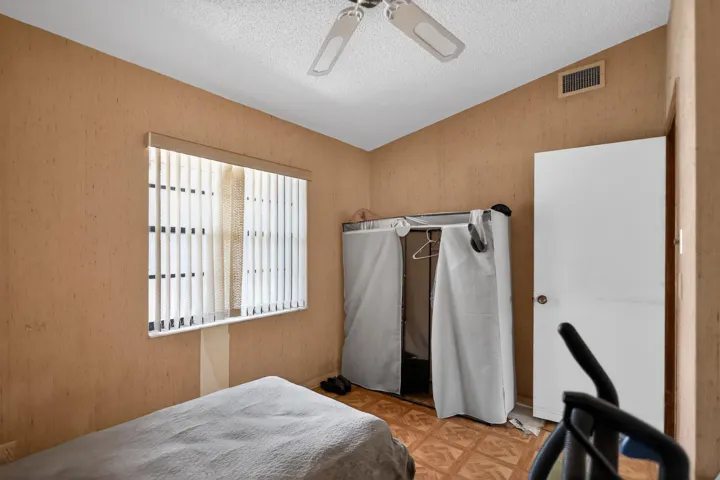22_6126_Fairfield_Cir-Bedroom-9217