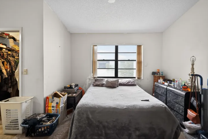 19_6126_Fairfield_Cir-Bedroom-9231