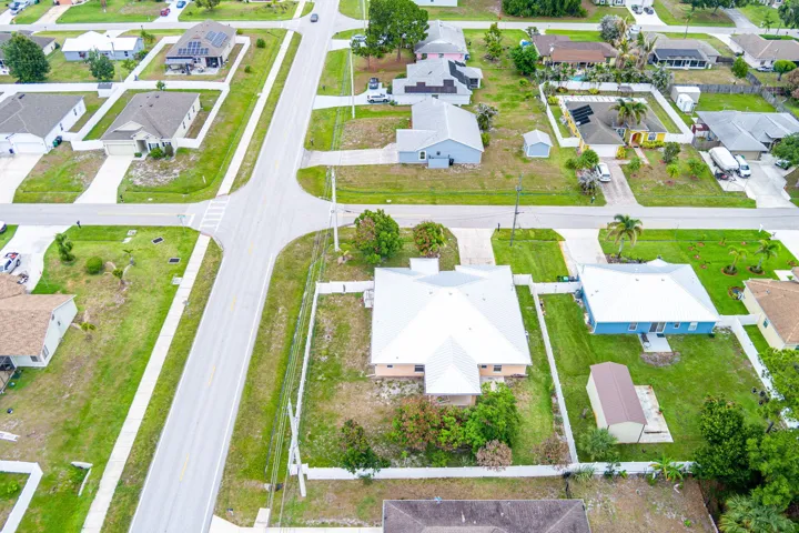 68-web-or-mls-1692-sw-lofgren-ave