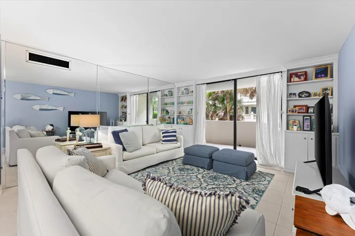 10-145 S Ocean Ave #208, Palm Beach Shor