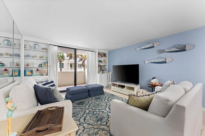 09-145 S Ocean Ave #208, Palm Beach Shor