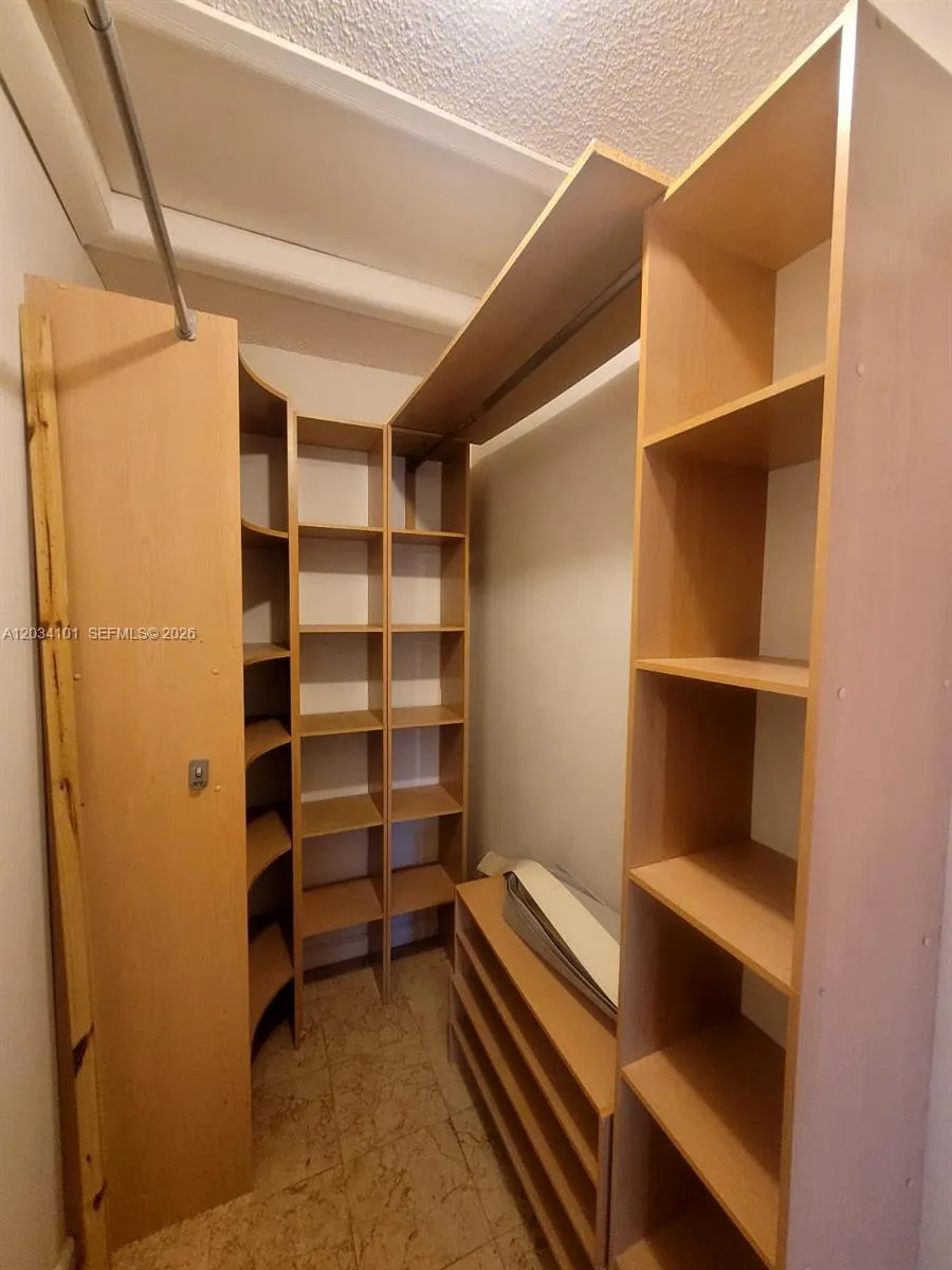 2nd Bedroom w/Murphy Bed