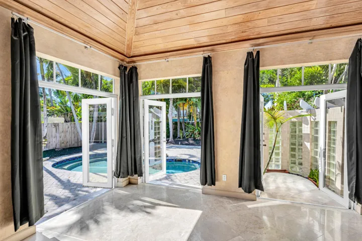 1413 NE 4TH CT-35
