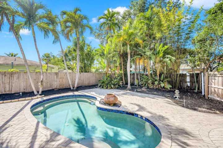 1413 NE 4TH CT-27