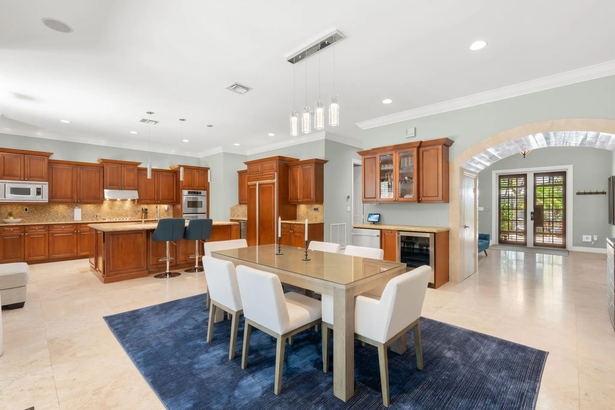 26-web-or-mls-633 NE 20th St, Wilton Man