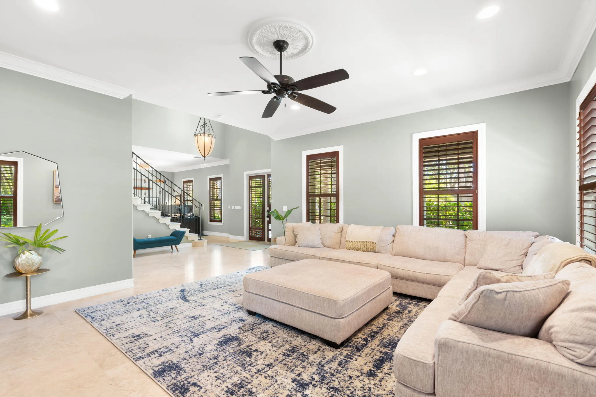 16-web-or-mls-633 NE 20th St, Wilton Man