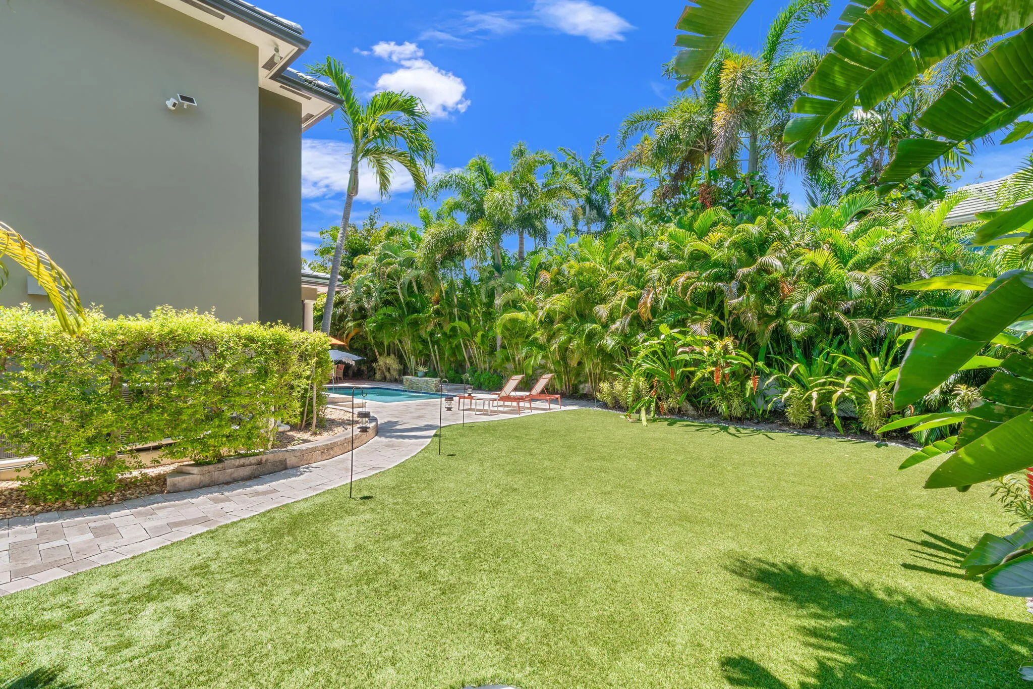 62-web-or-mls-633 NE 20th St, Wilton Man