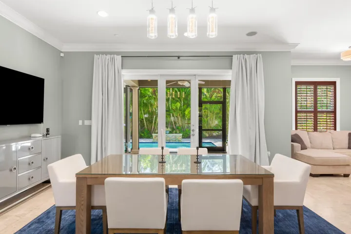 27-web-or-mls-633 NE 20th St, Wilton Man