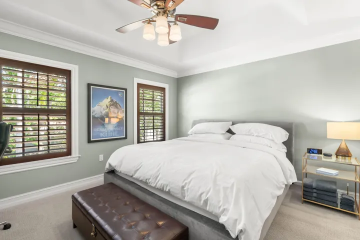 48-web-or-mls-633 NE 20th St, Wilton Man