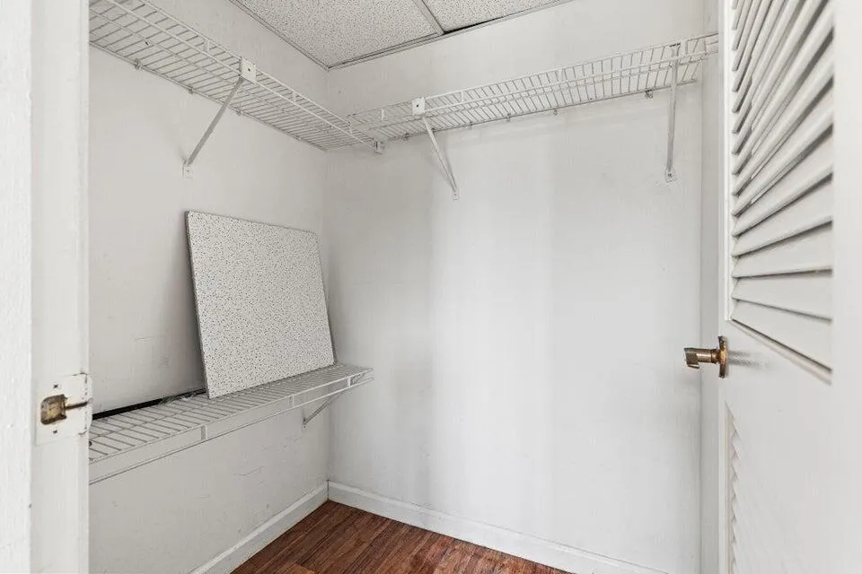 Walking closet