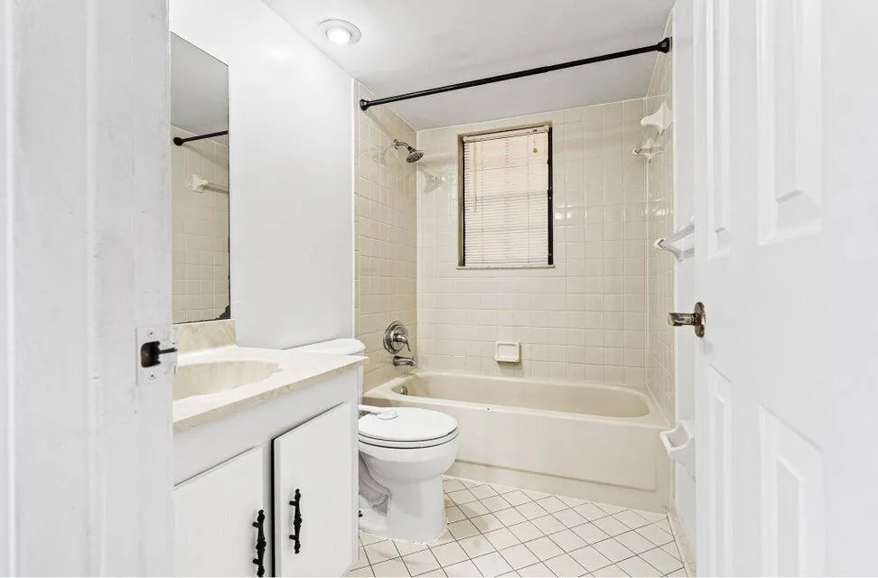 Bath tub