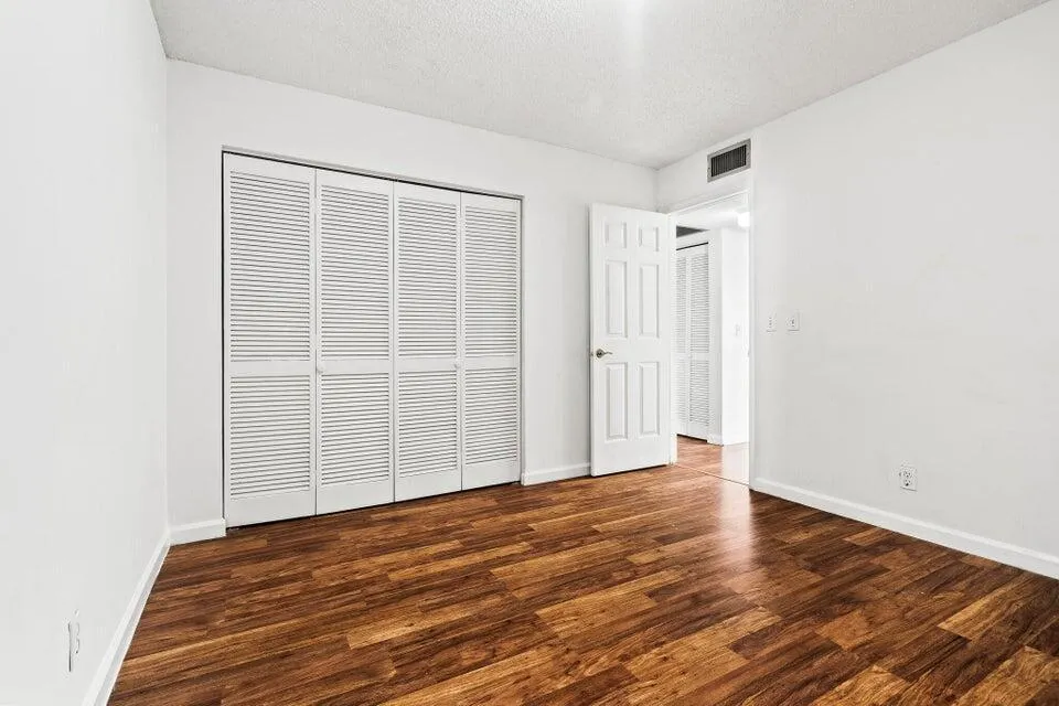 Bed 2 closet