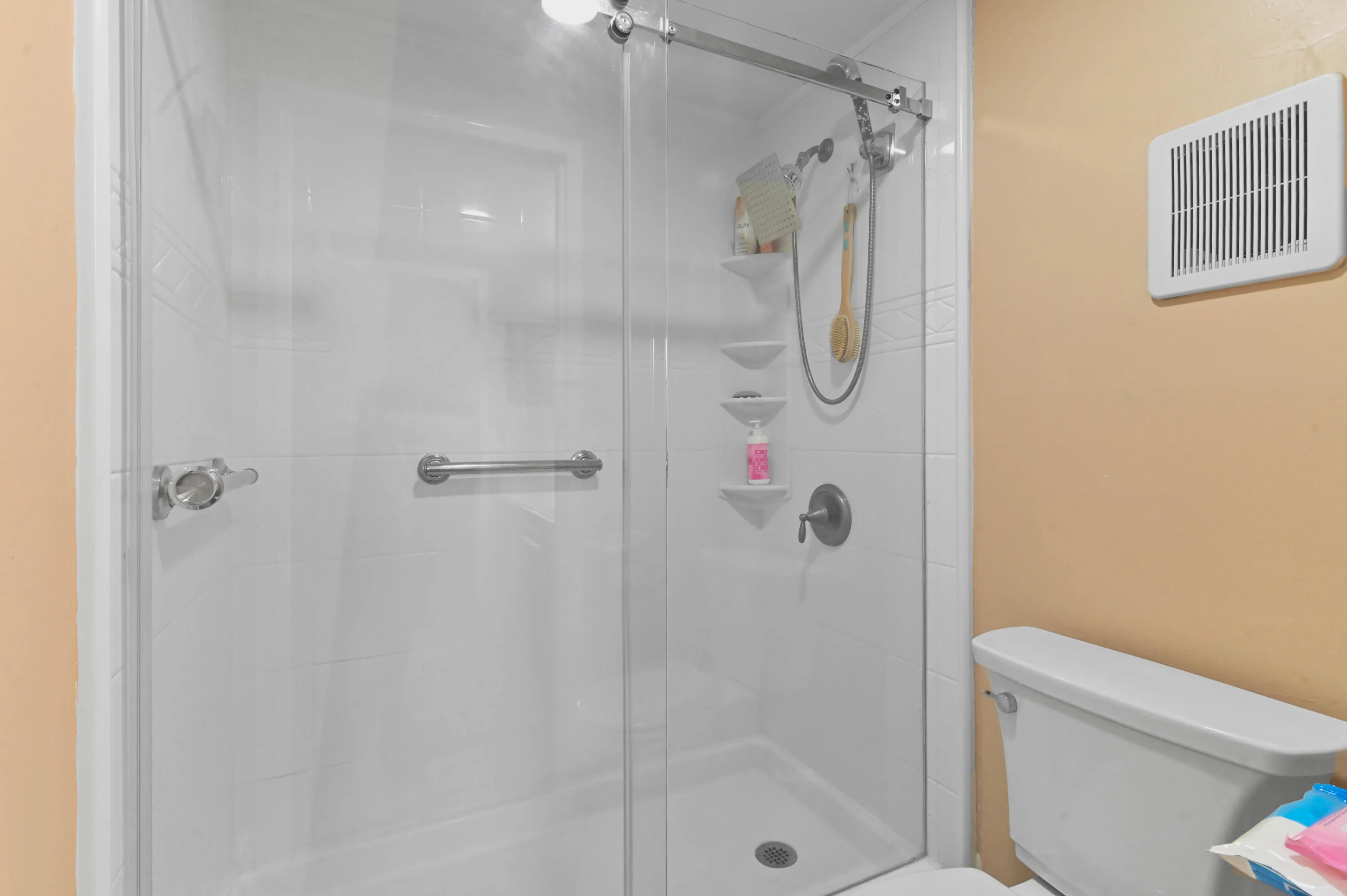 27 Bathroom 03