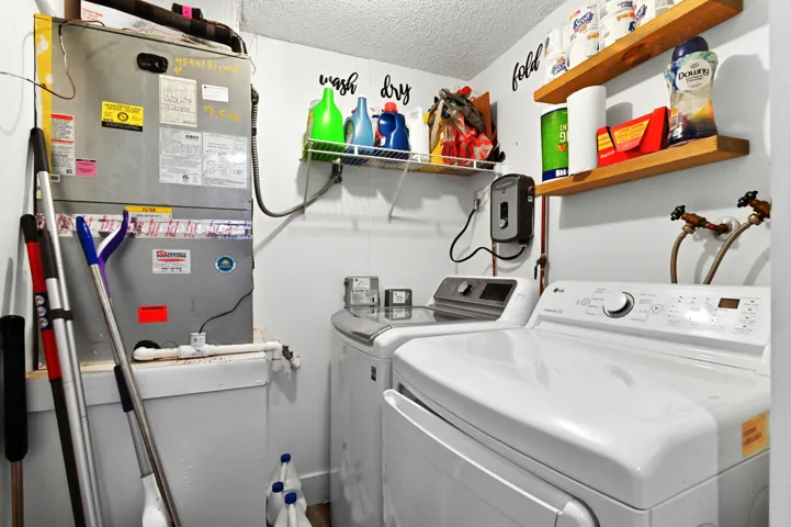 18 Laundry room 01