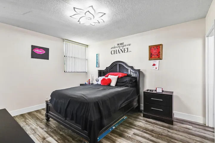 22 Bedroom 03