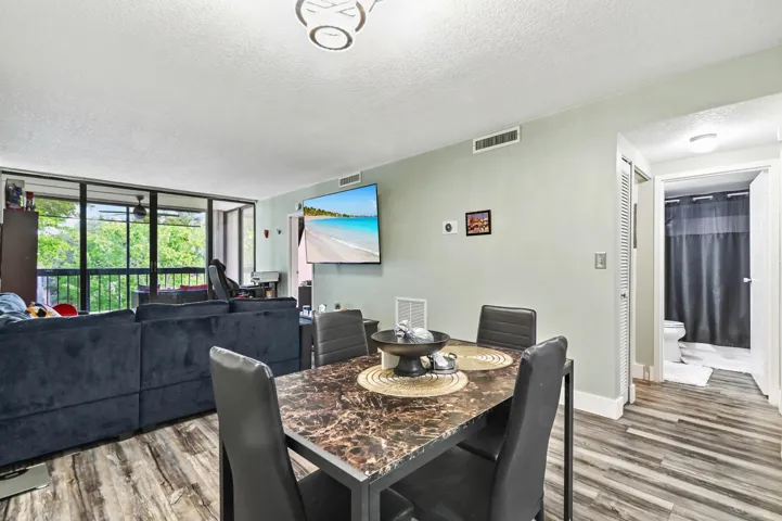 08 Dining area 04