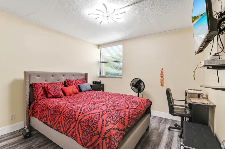 20 Bedroom 01