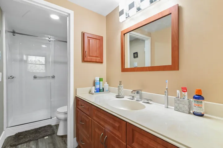 26 Bathroom 02