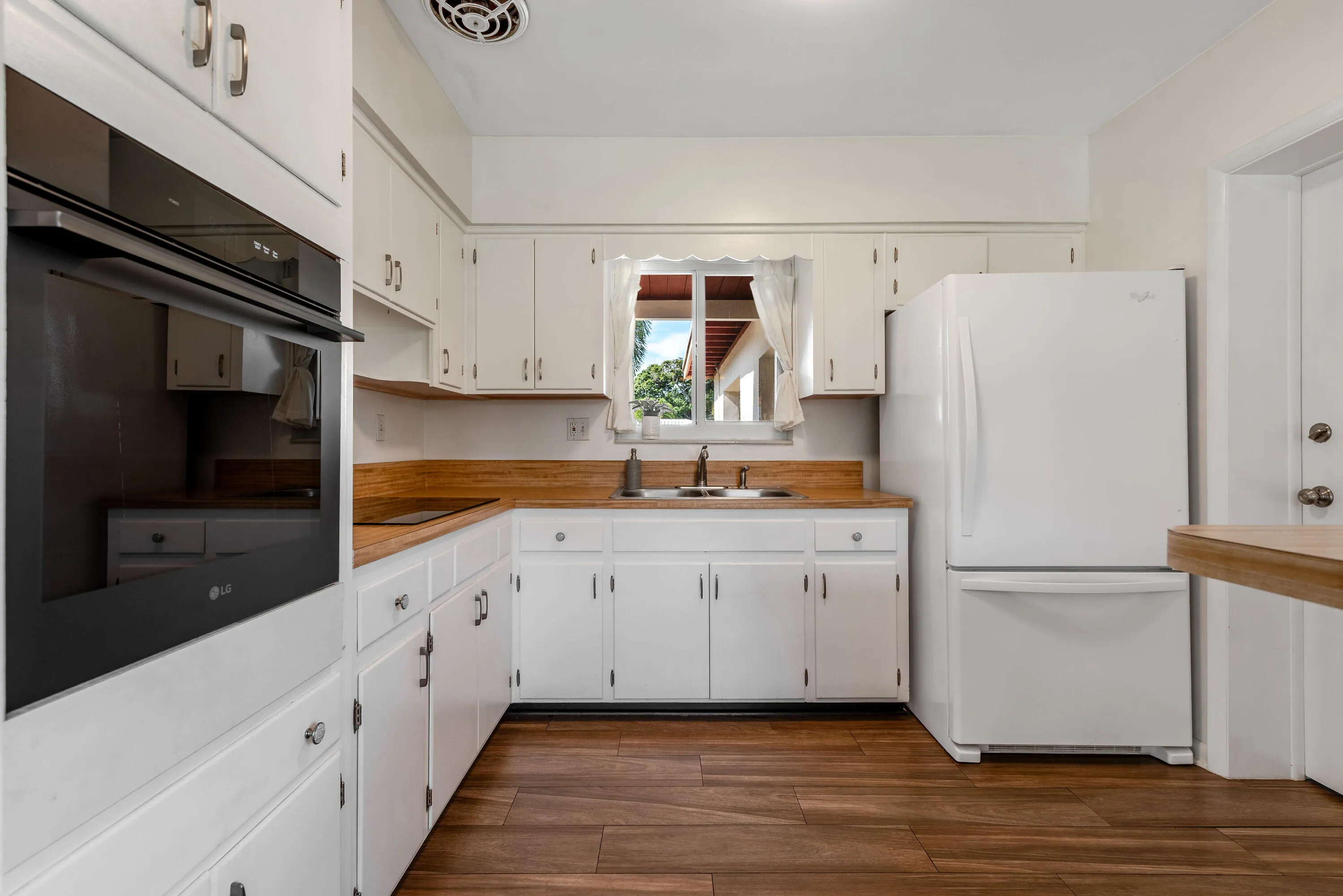 1777NE46thStOaklandPark-11
