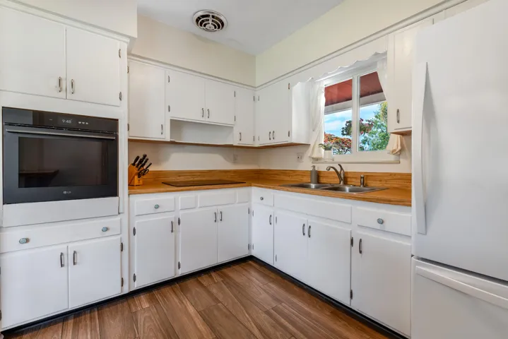 1777NE46thStOaklandPark-12