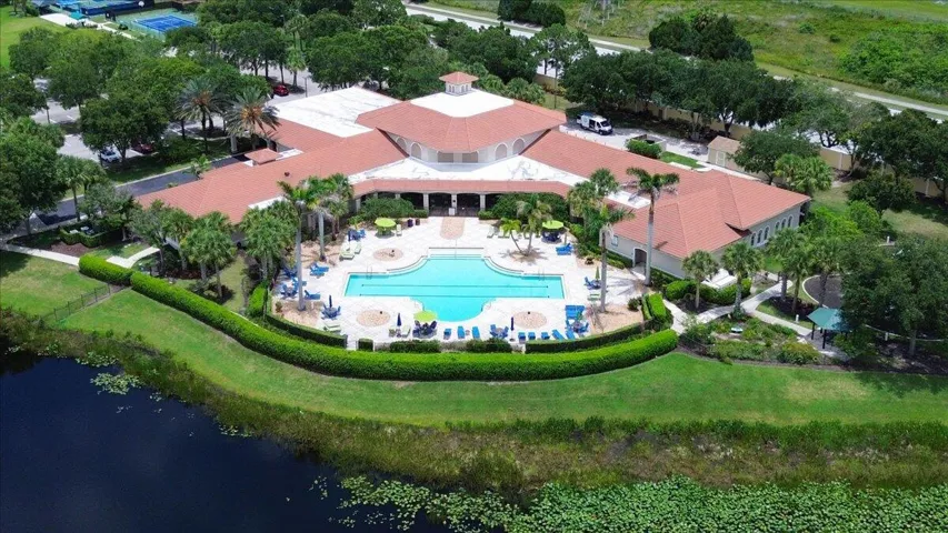 THE ISLAND CLUB