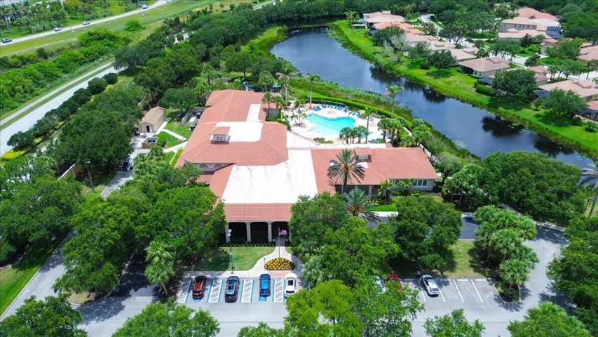 THE ISLAND CLUB CLUBHOUSE