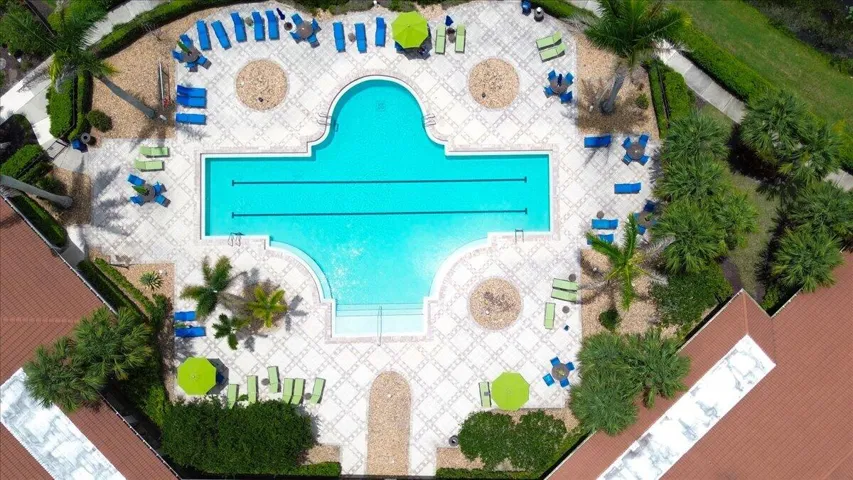 THE ISLAND CLUB POOL