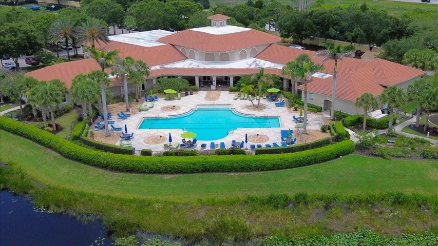THE ISLAND CLUB