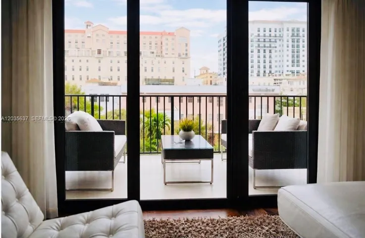 Impact doors, spacious balcony
